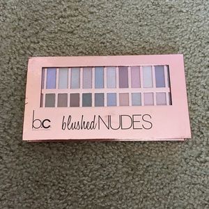 Nude pallet